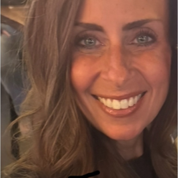 Meet your Posher, Lauren - Picture 2 of 2